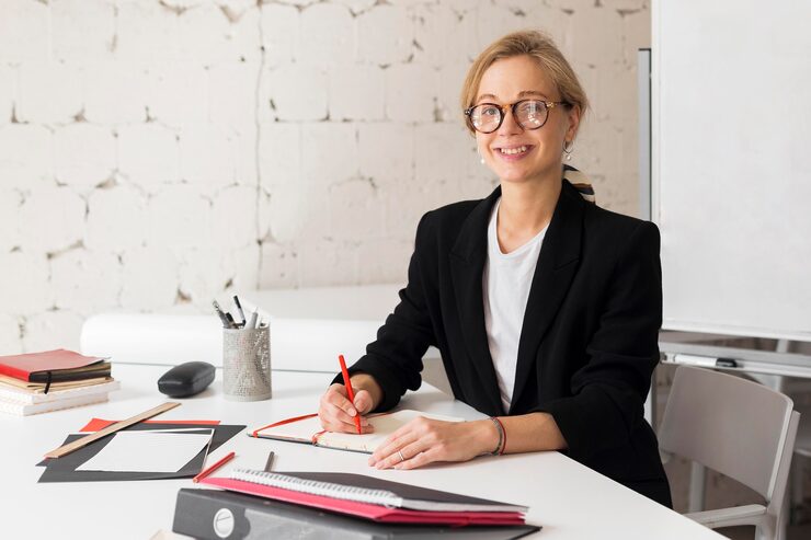 professeur grand angle prenant notes 23 2148635374